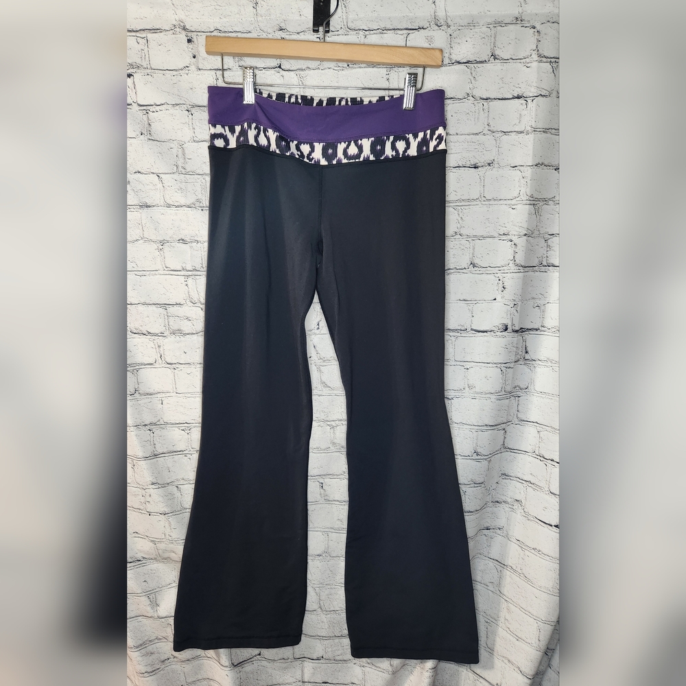 Lululemon Yoga Flare Leg Animal Print Legging‎ Size 8